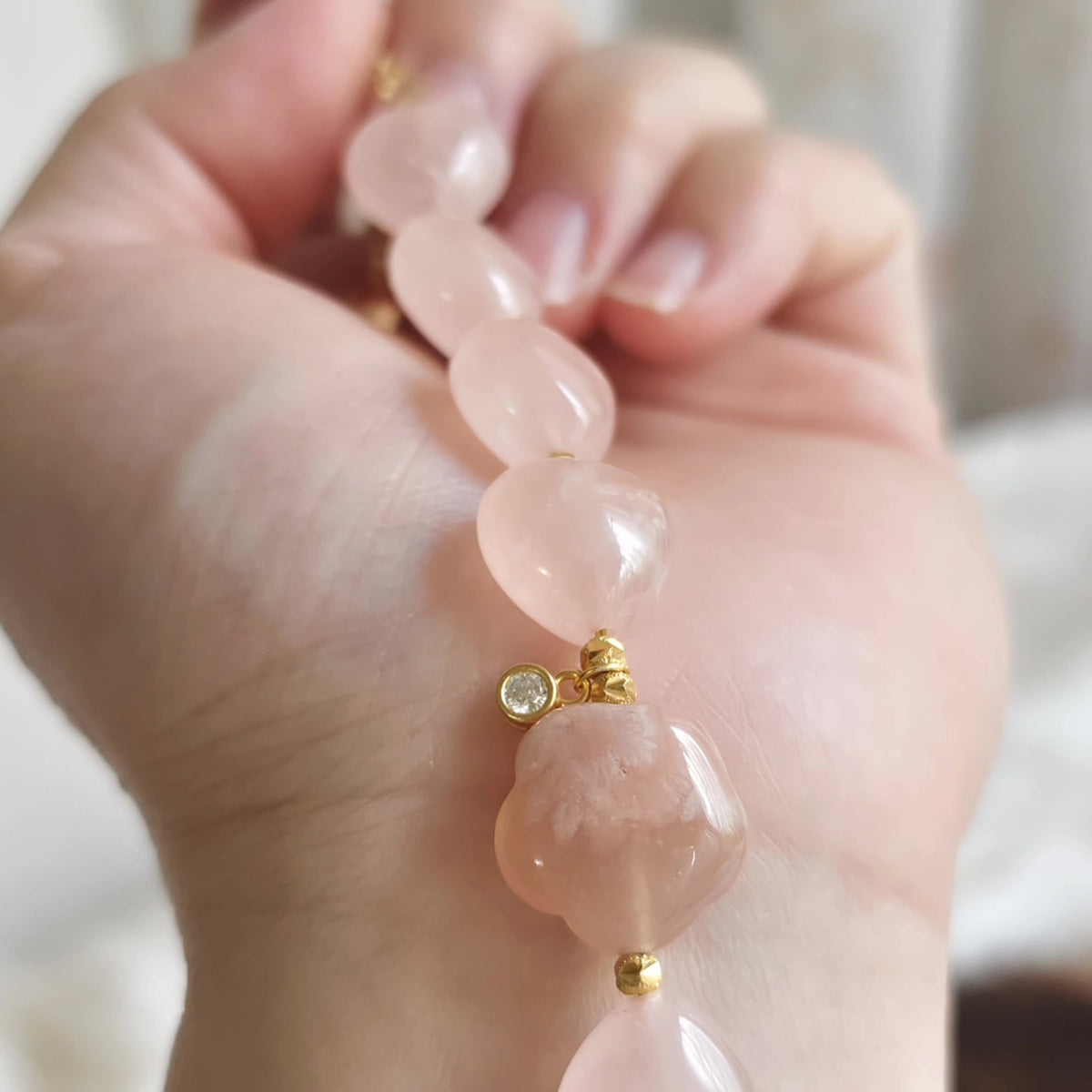 Pulseira de Coração de Cristal Rosa com Flor de Ágate Sakura