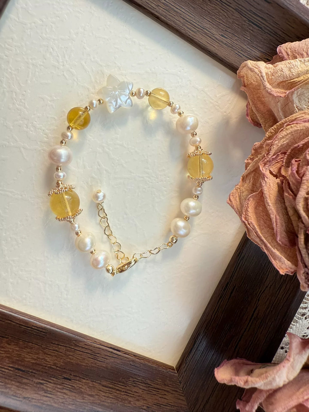 Pulseira de Pérola e Laço em Madrepépérola
