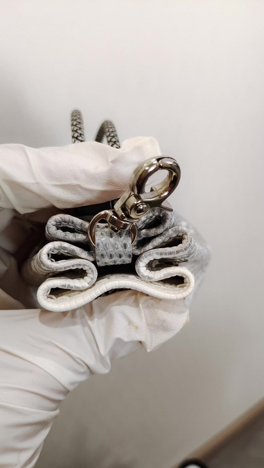Bolsa de Moedas em Couro de Lagarto Feita à Mão