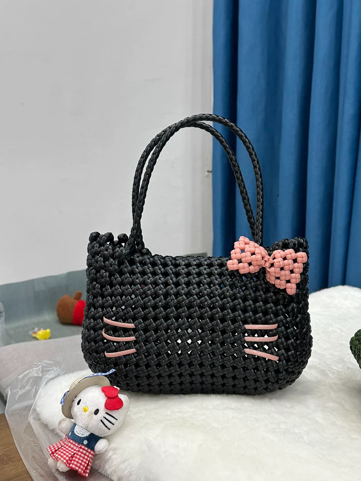 Saco Transversal Hello Kitty Preto e Rosa Feito à Mão