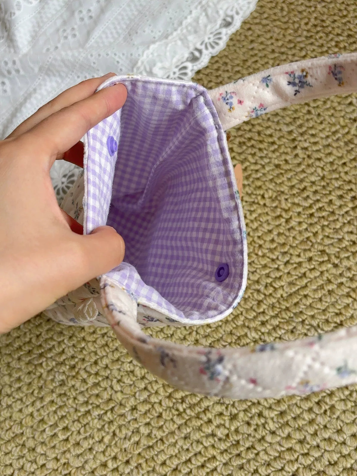 Kleine gesteppte florale Tote-Tasche