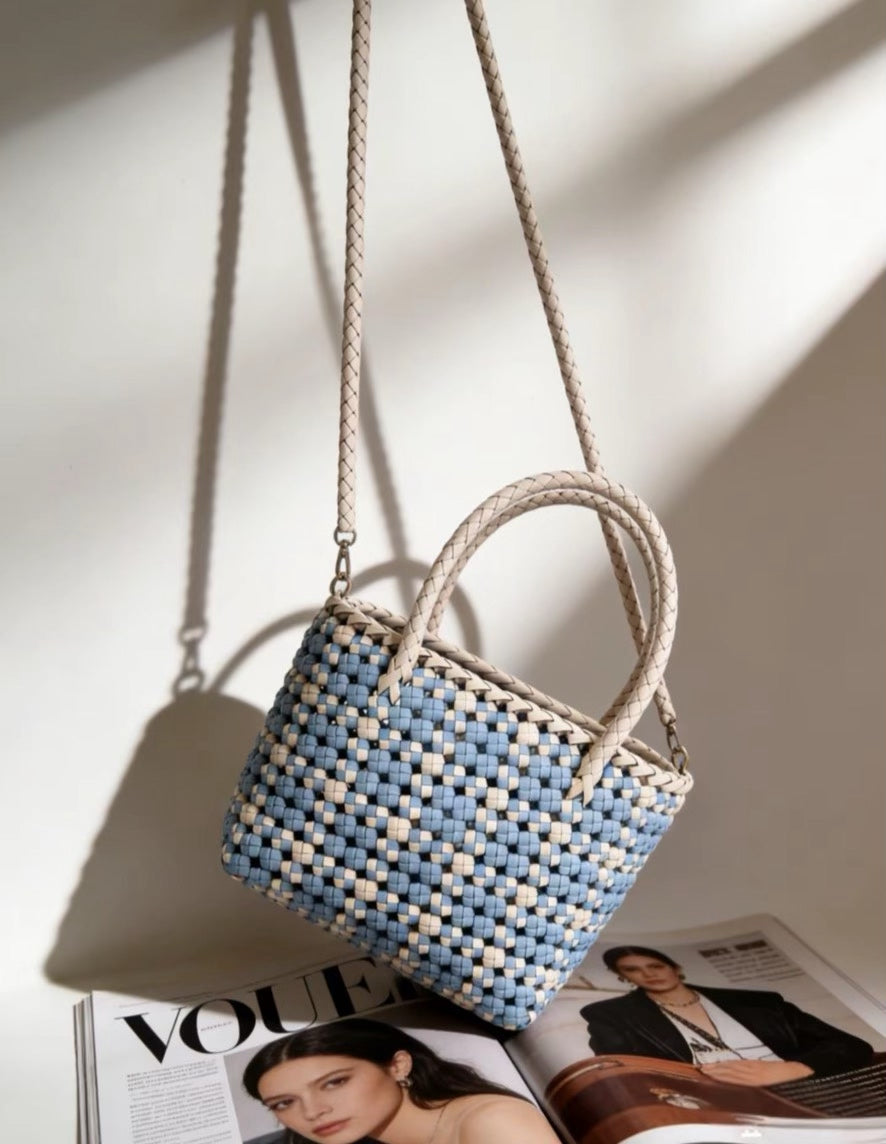 Bolsa de Vime Tecida à Mão Chá-Leite Azul