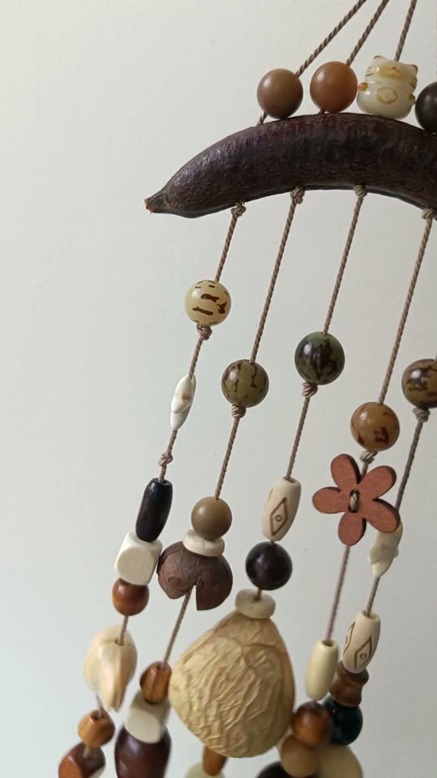 Carillon artisanal en gousses de graines