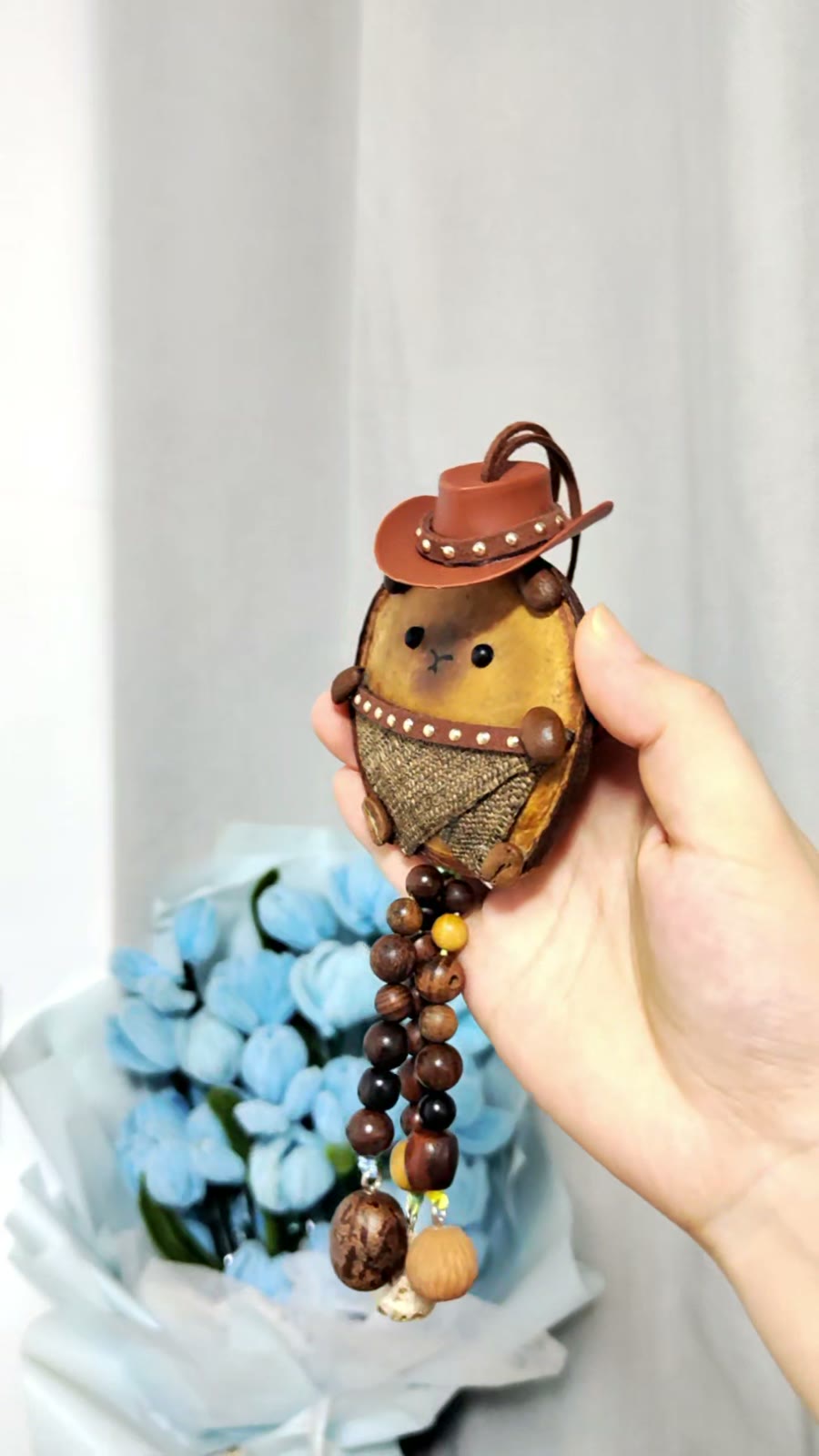 Ciondolo Capybara Cowboy in Seme di Entada