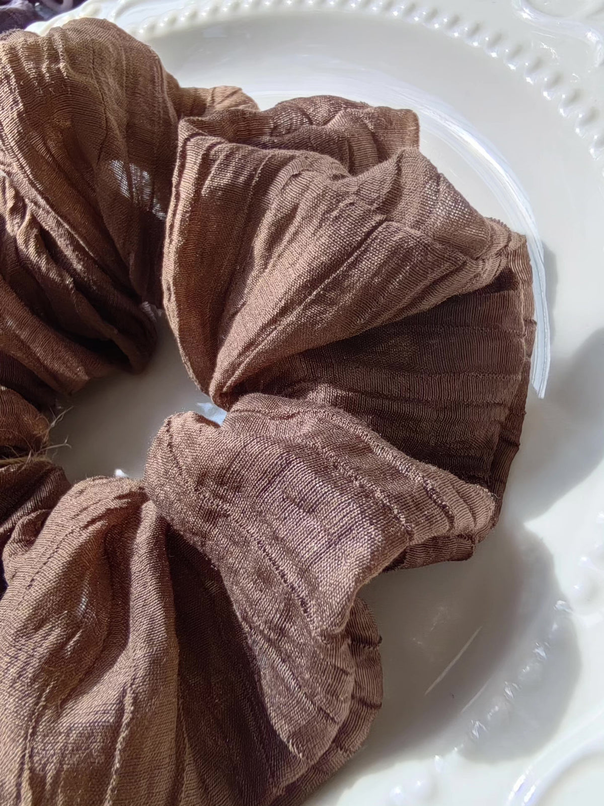 Scrunchie oversize marrone a coste