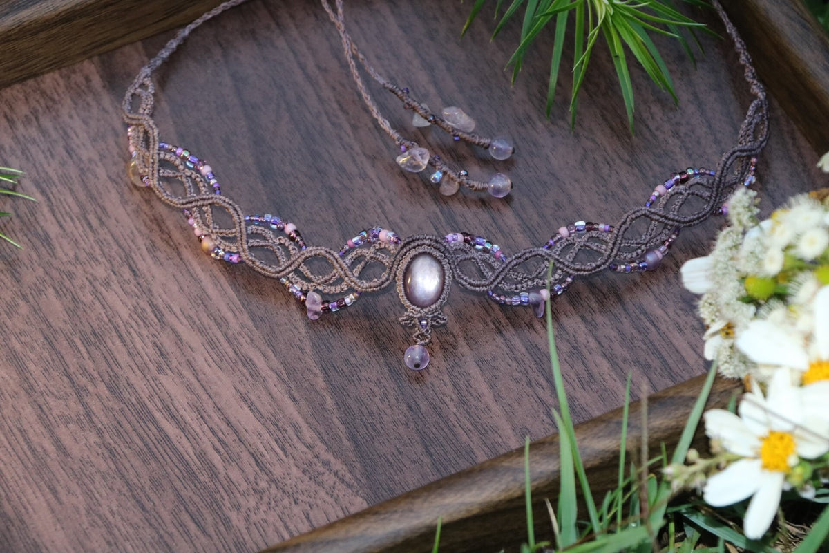 Macrame Choker met Labradoriet en Amethist Kraaltjes