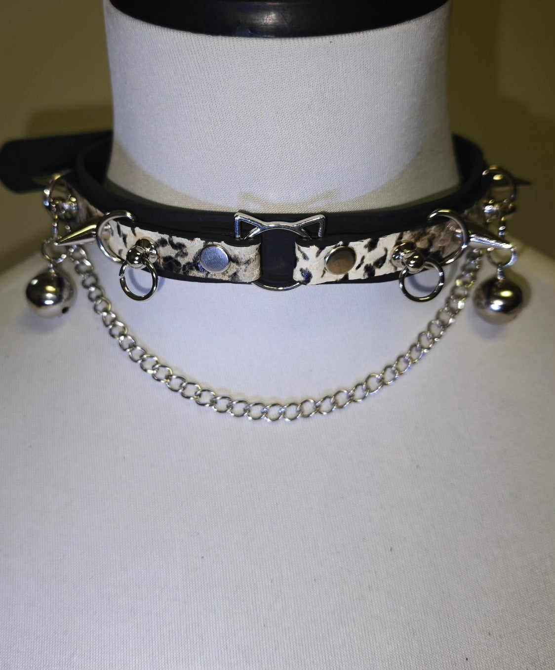 Handgakte Bamboe Grain Leer Choker met Kattenoren