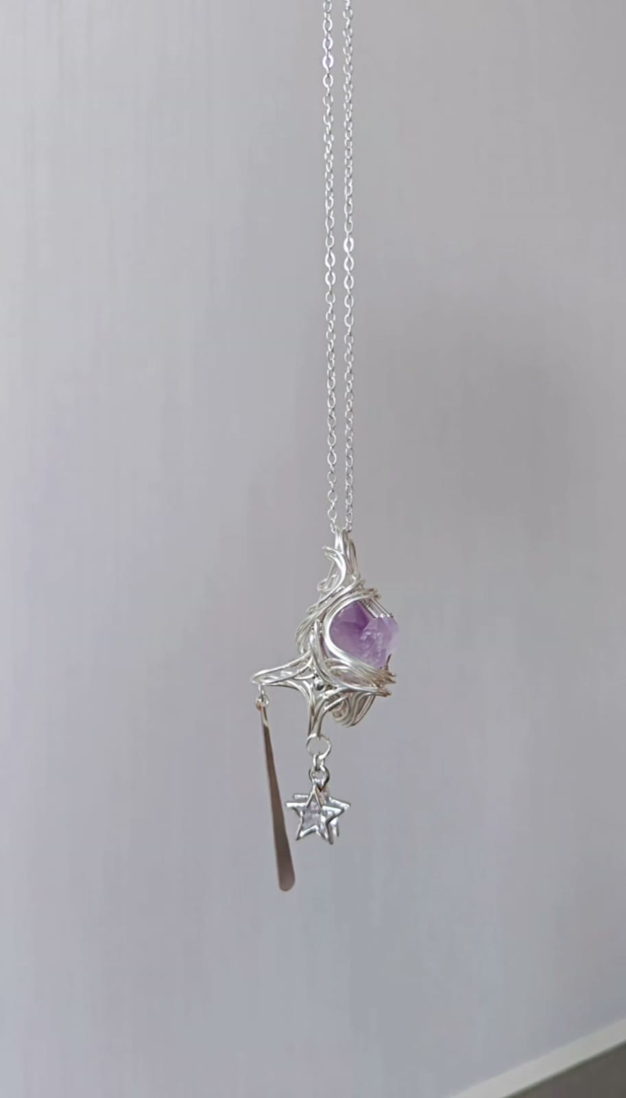 Collier pendentif améthyste artisanal torsadé de fil