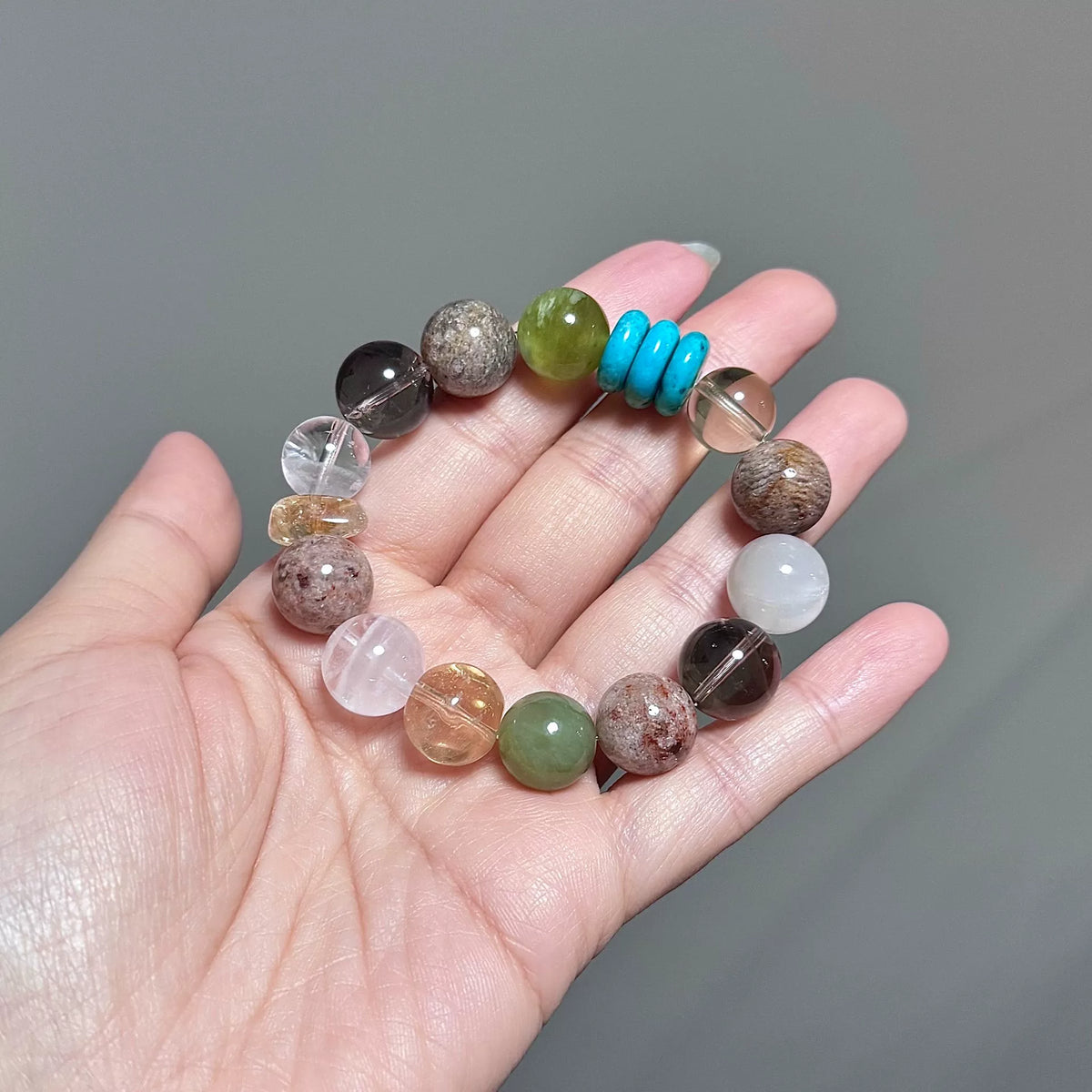 Bracciale con perline in pietre miste