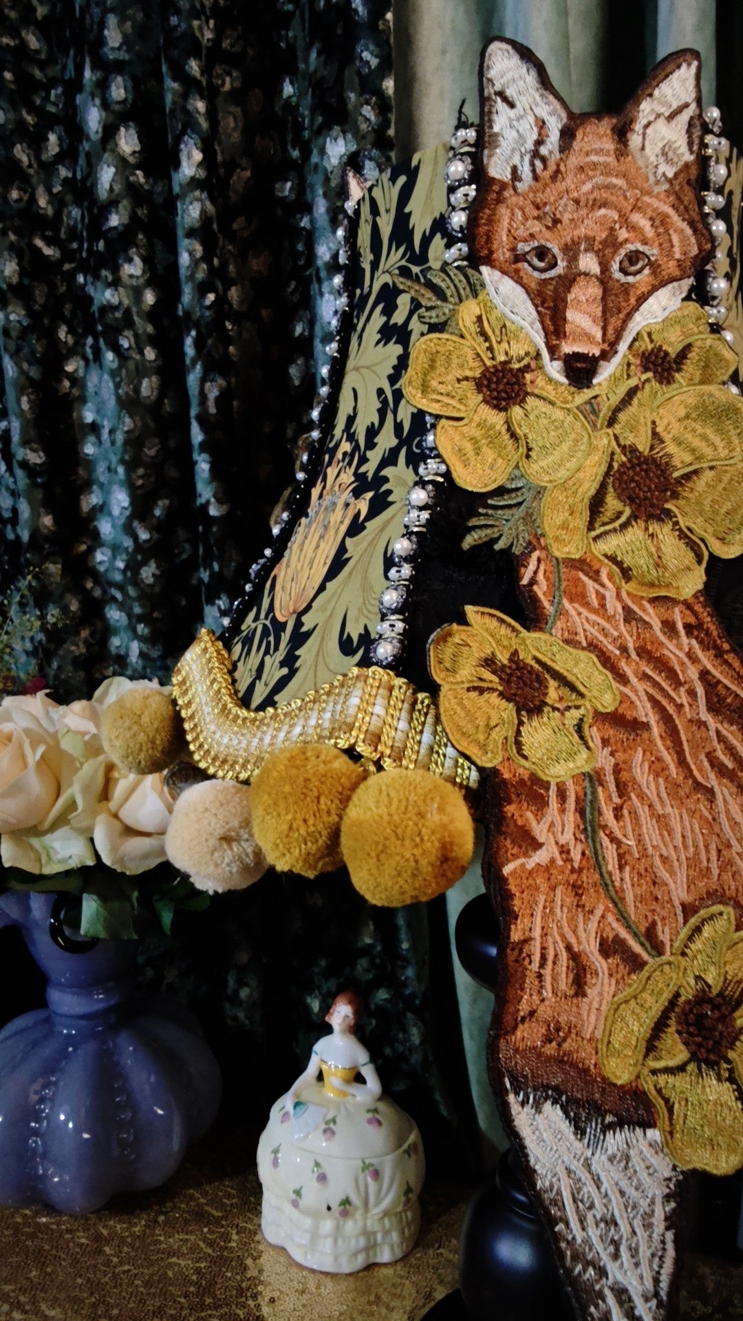 Artistic Table Lamp with Embroidered Fox Shade