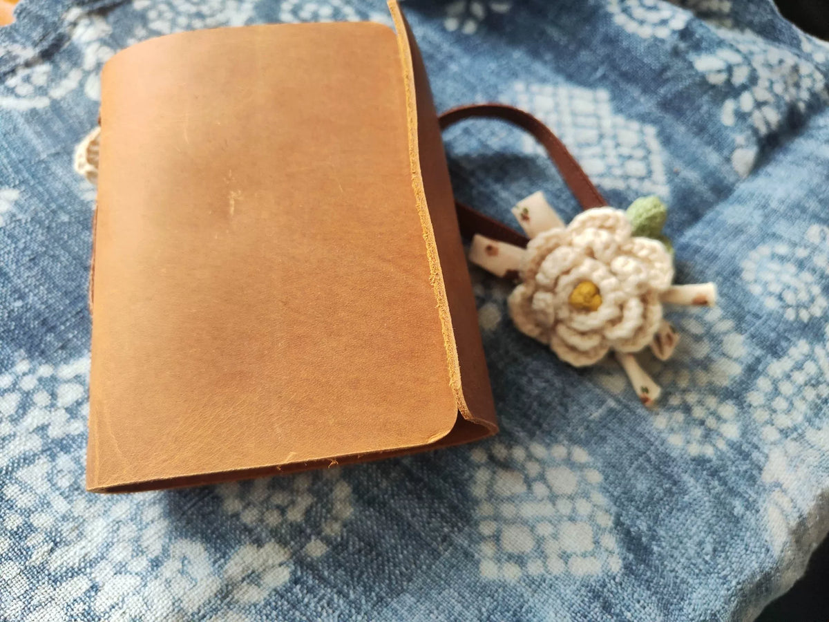 Handgefertigtes Journal aus Vollnarbenleder