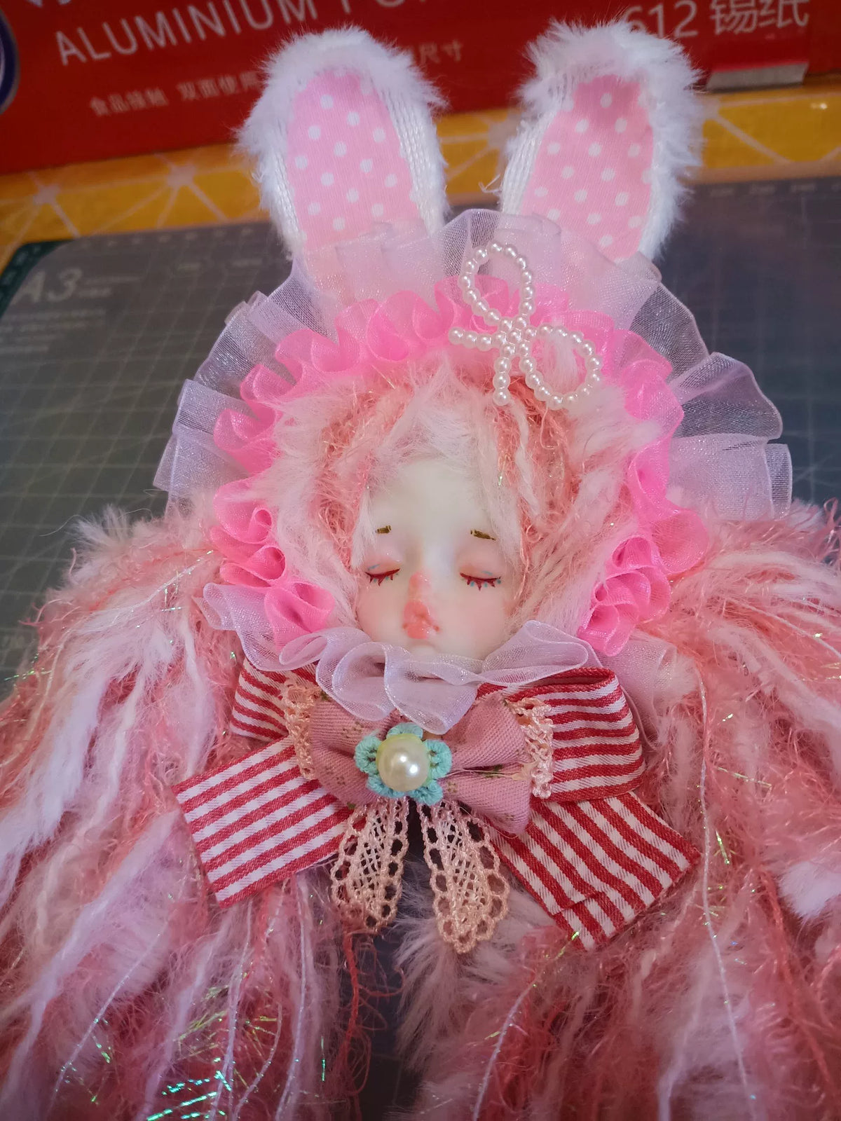 Broche et charm de sac tête de lapin en peluche rose