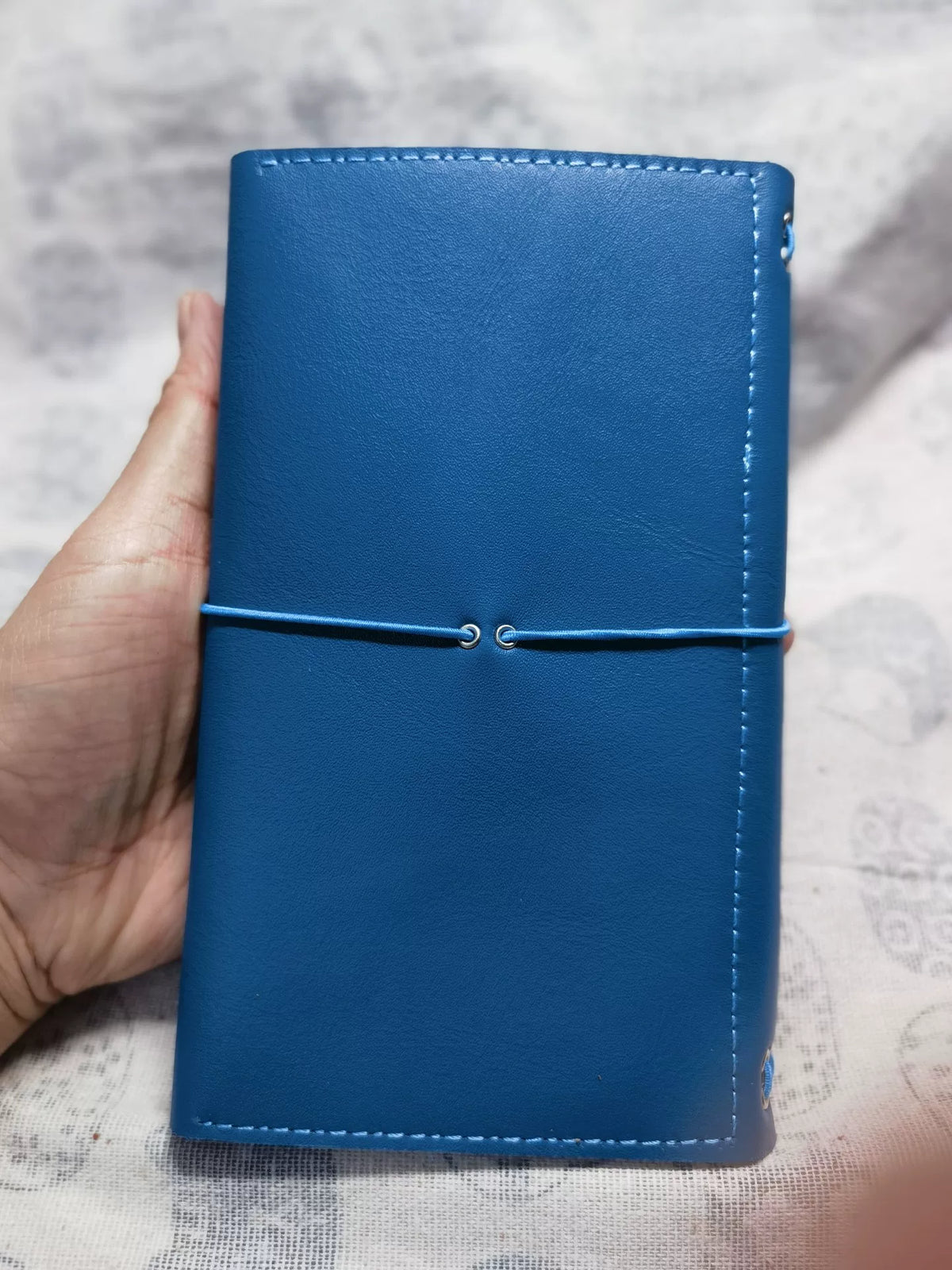 Blått läderomslag för traveler's notebook
