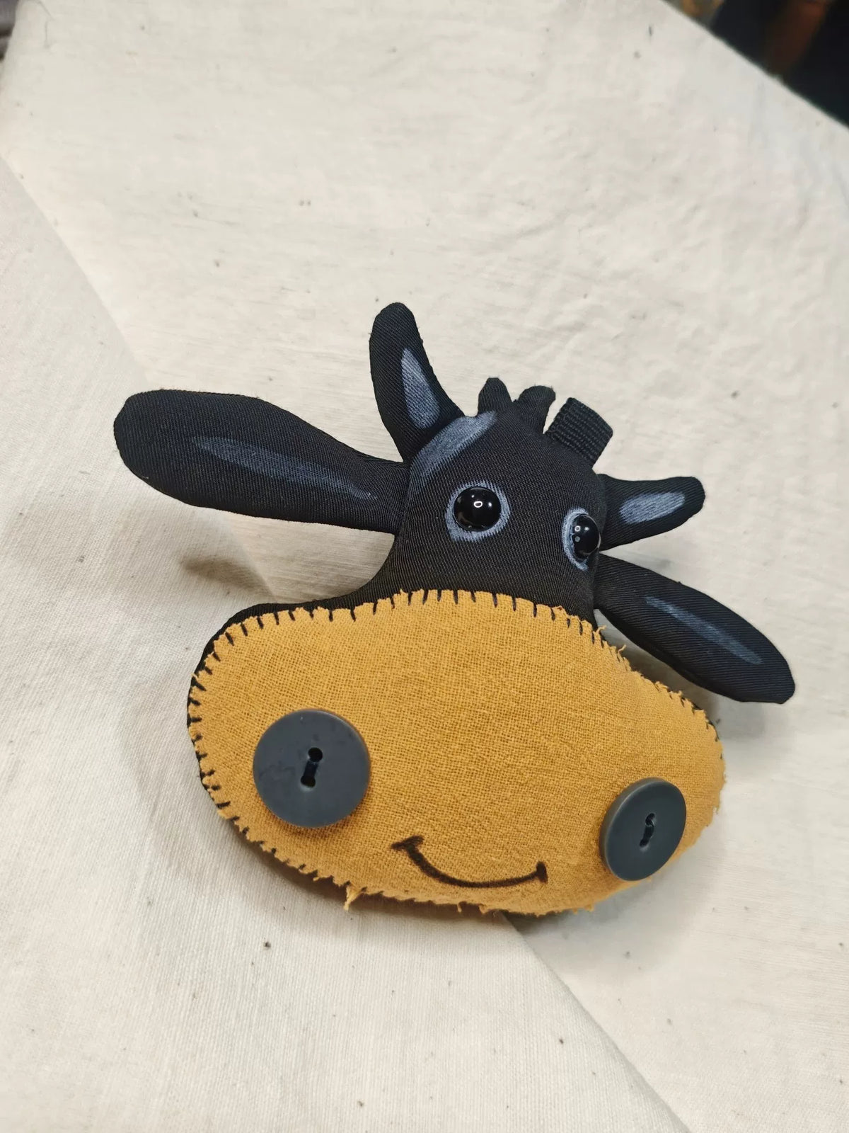ハンドメイド ブルの布ぬいぐるみペンダント