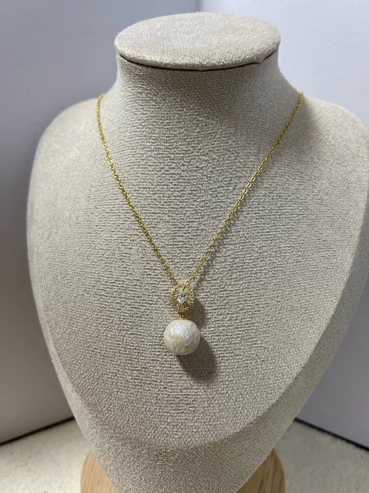 Collier pendentif perle écaille de dragon