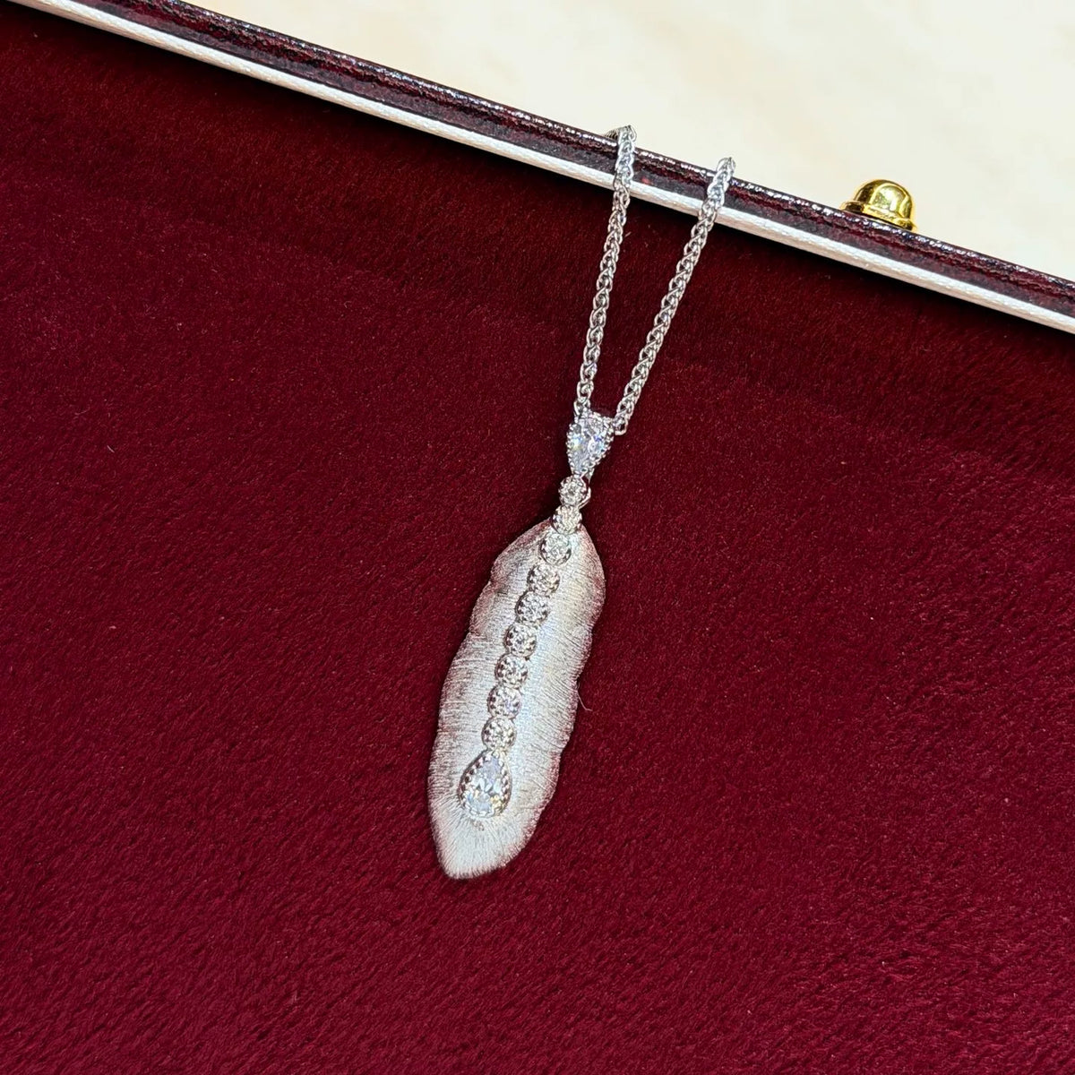 Collar de Pluma en Plata de Ley S925 Cepillado