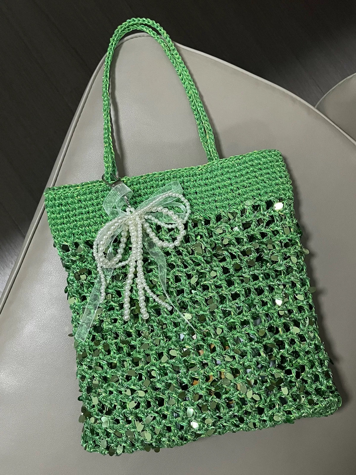 Saco Tote Verde Entrelaçado com Lantejoulas