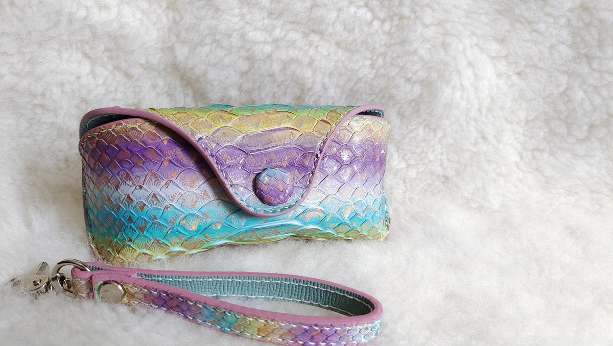 Astuccio per occhiali in pelle a scaglie di drago arcobaleno