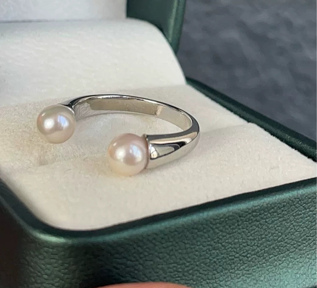 Bague en argent aux perles d'Akoya naturelles ouvertes