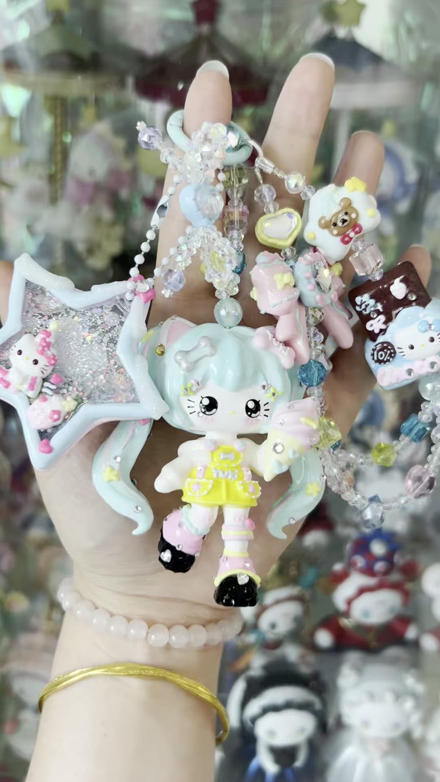 Handgjord Hello Kitty-mobilarm med pärlor