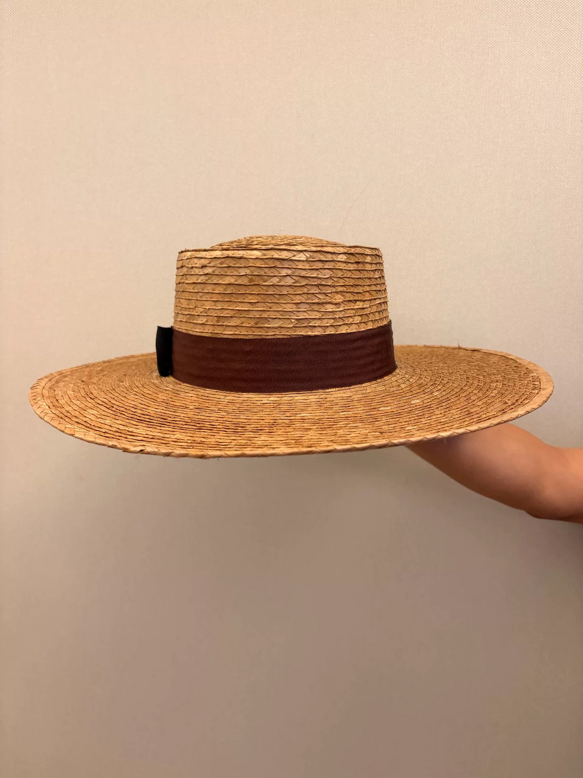 Naturlig solhatt i palmbladshalm