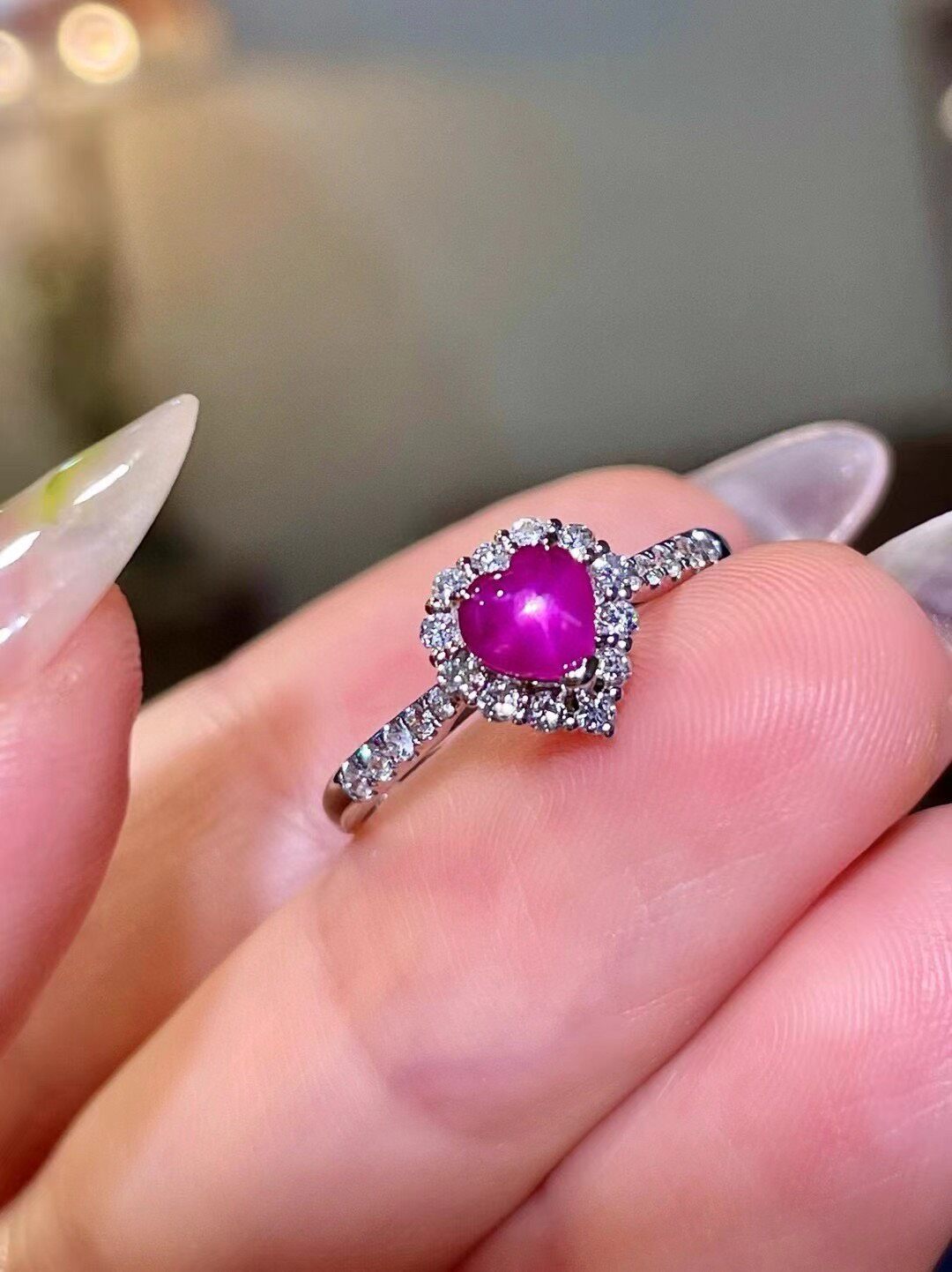 18K Gold Ring with 0.82ct Heart Cabochon Ruby and Cat's Eye Effect