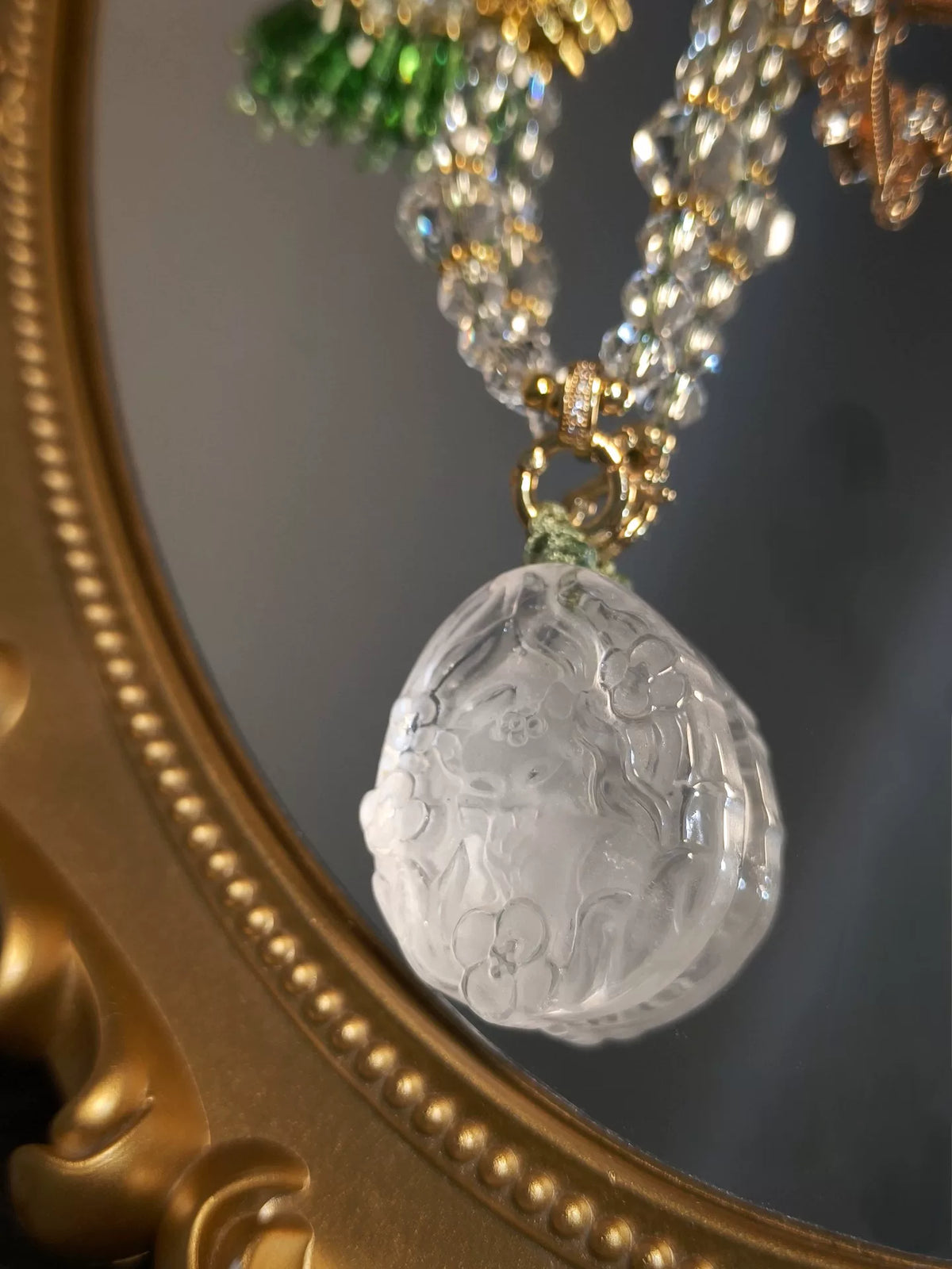 Collana con ventaglio di cristallo trasparente e perle
