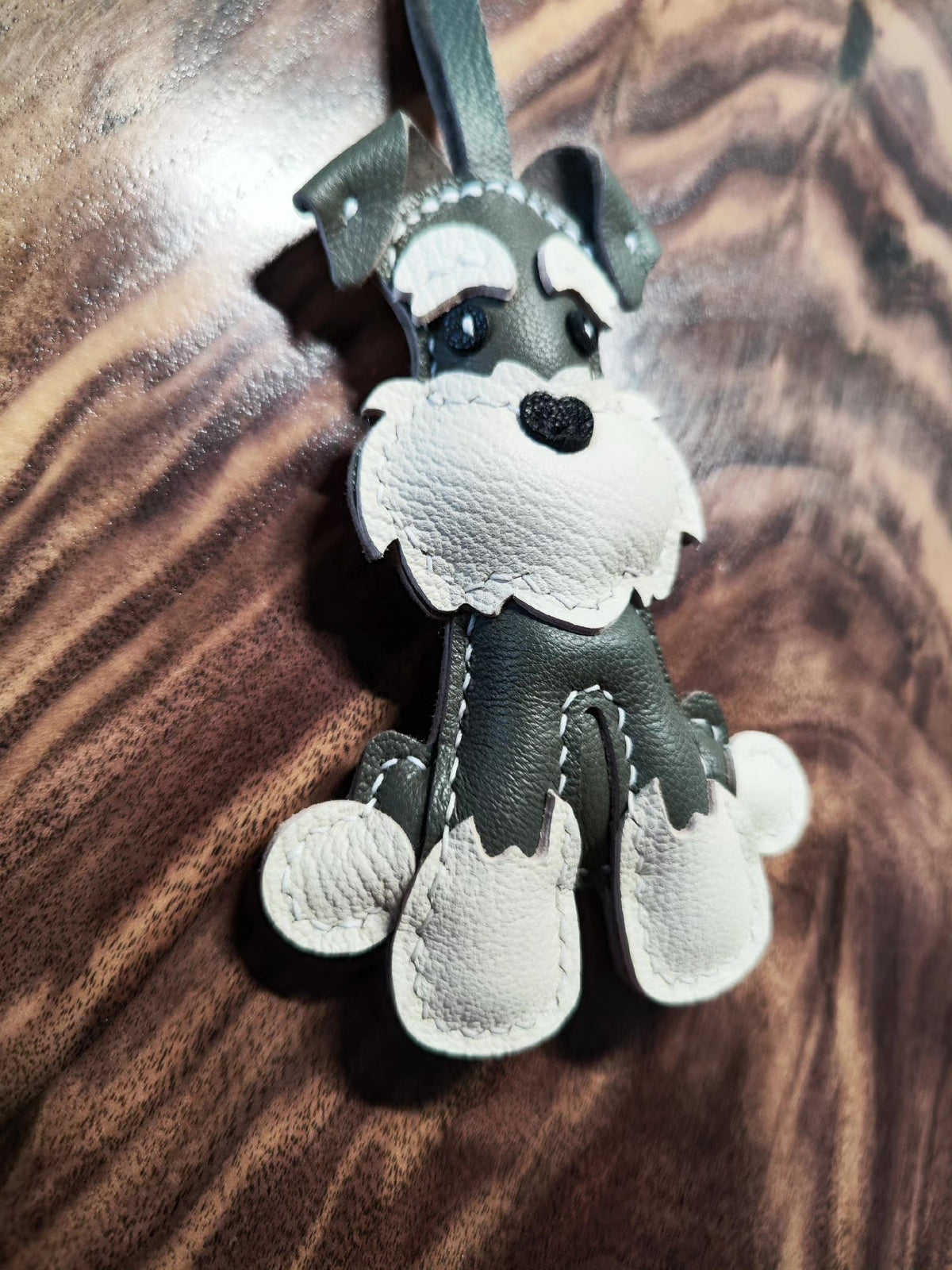 Ciondolo cane Schnauzer in pelle di agnello francese fatto a mano