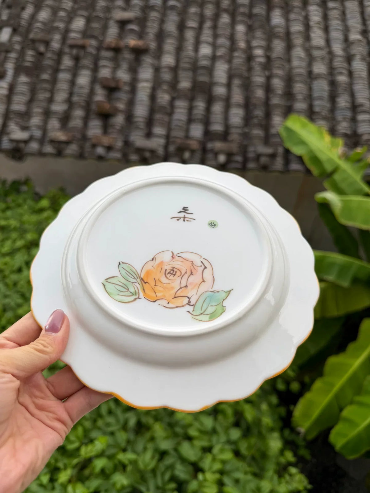 Piatto in ceramica fatto a mano con coniglio angelo
