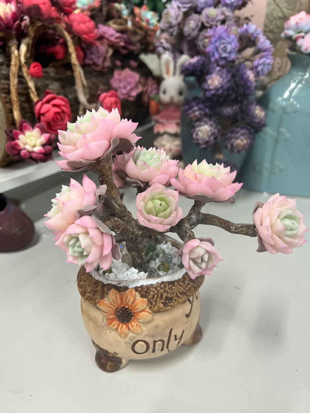 Rama de suculenta rosa en arcilla de resina hecha a mano