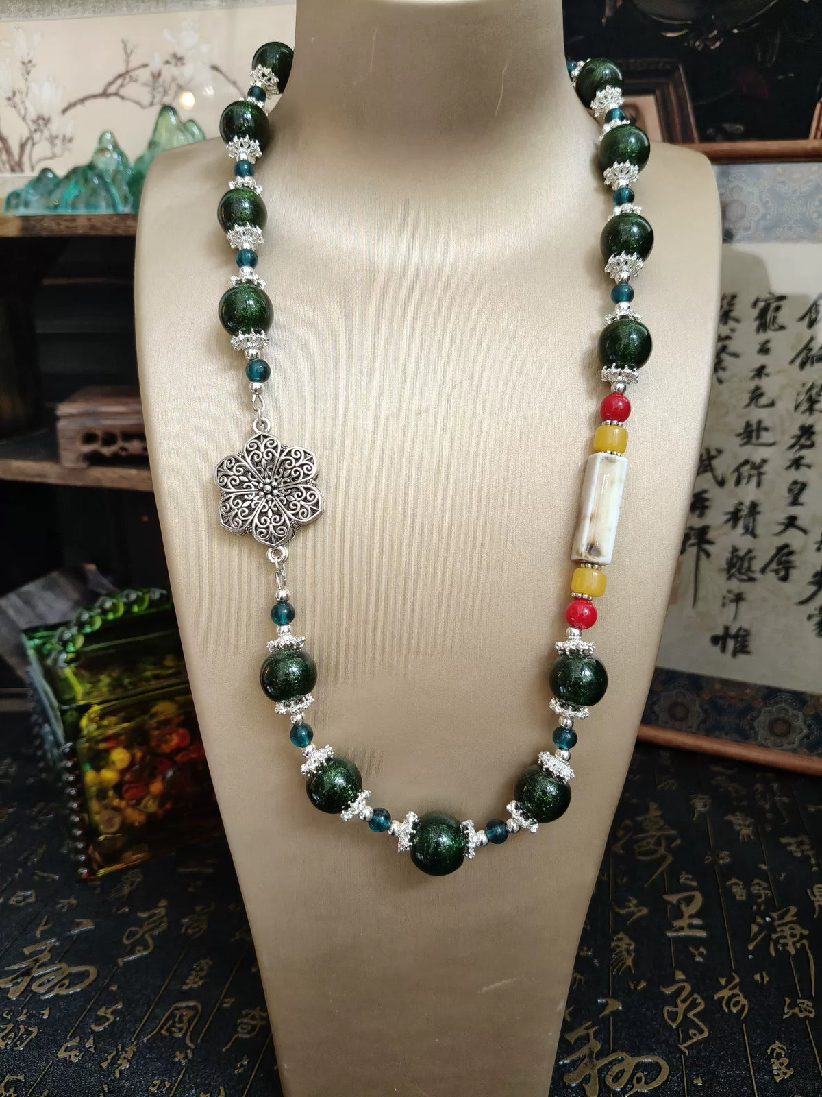 Green Glass Bead Ceramic Pendant Necklace