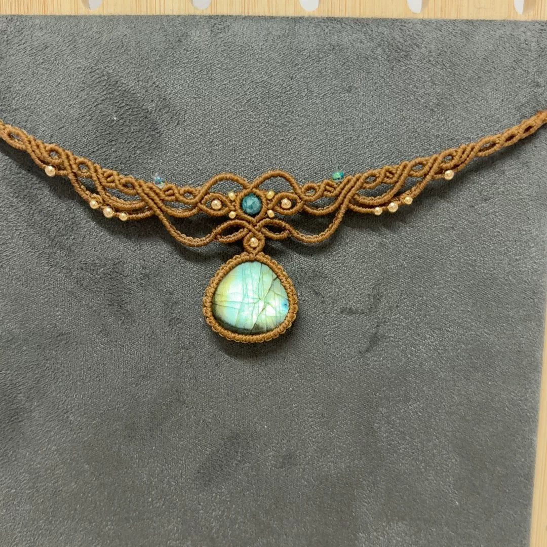 Collana Choker in Macramè con Labradorite