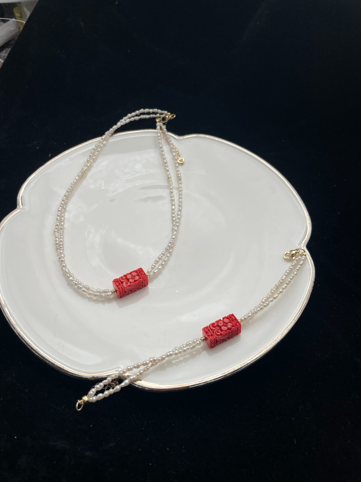 Natürliche Süßwasserperlen-Halskette und -Armband als Set
