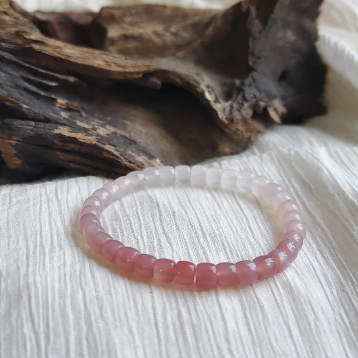 Gradient Pink Agate Straight Cut Bead Bracelet