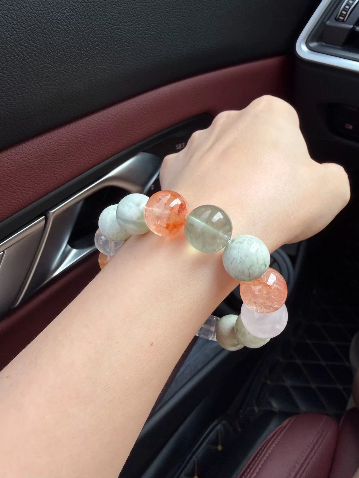 Gult grönt pärlat stenarmband 16 cm