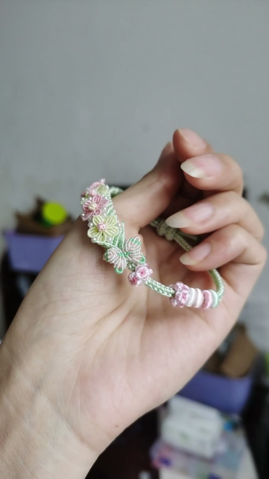 Pulseira Tecida à Mão Gradiente Rosa e Verde