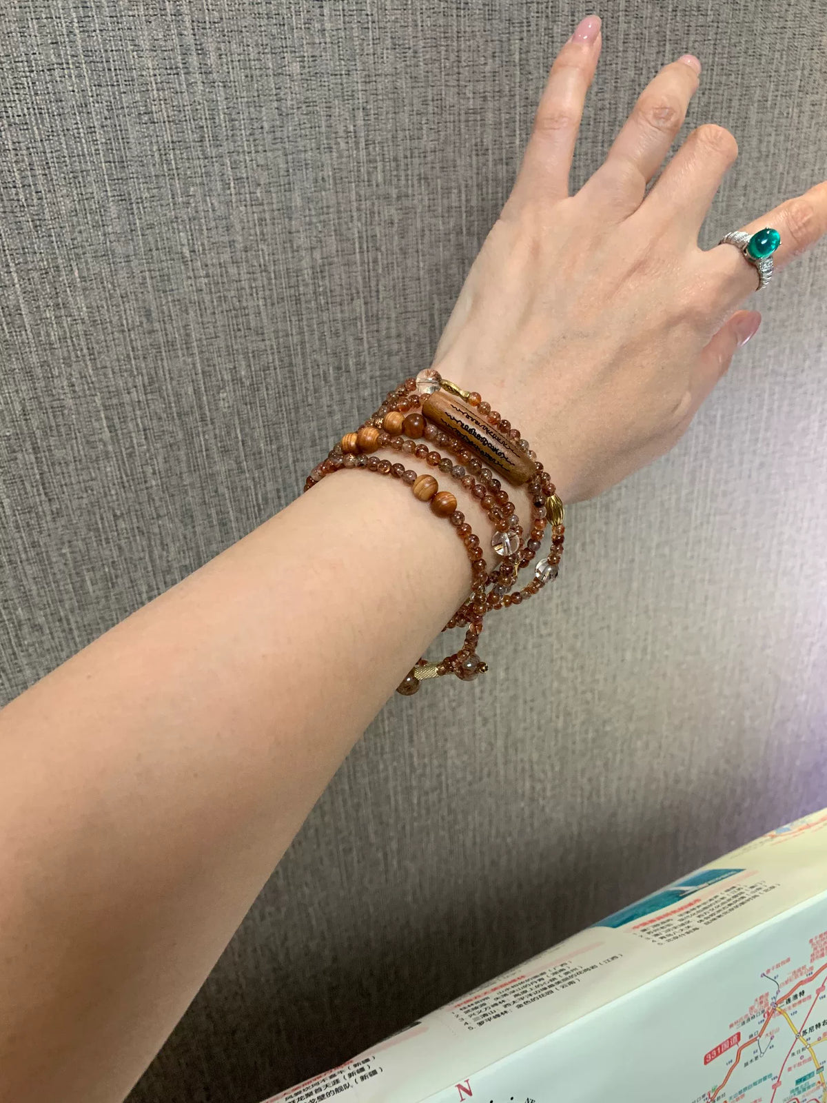 Svart guld Super Seven-träpärlor armband
