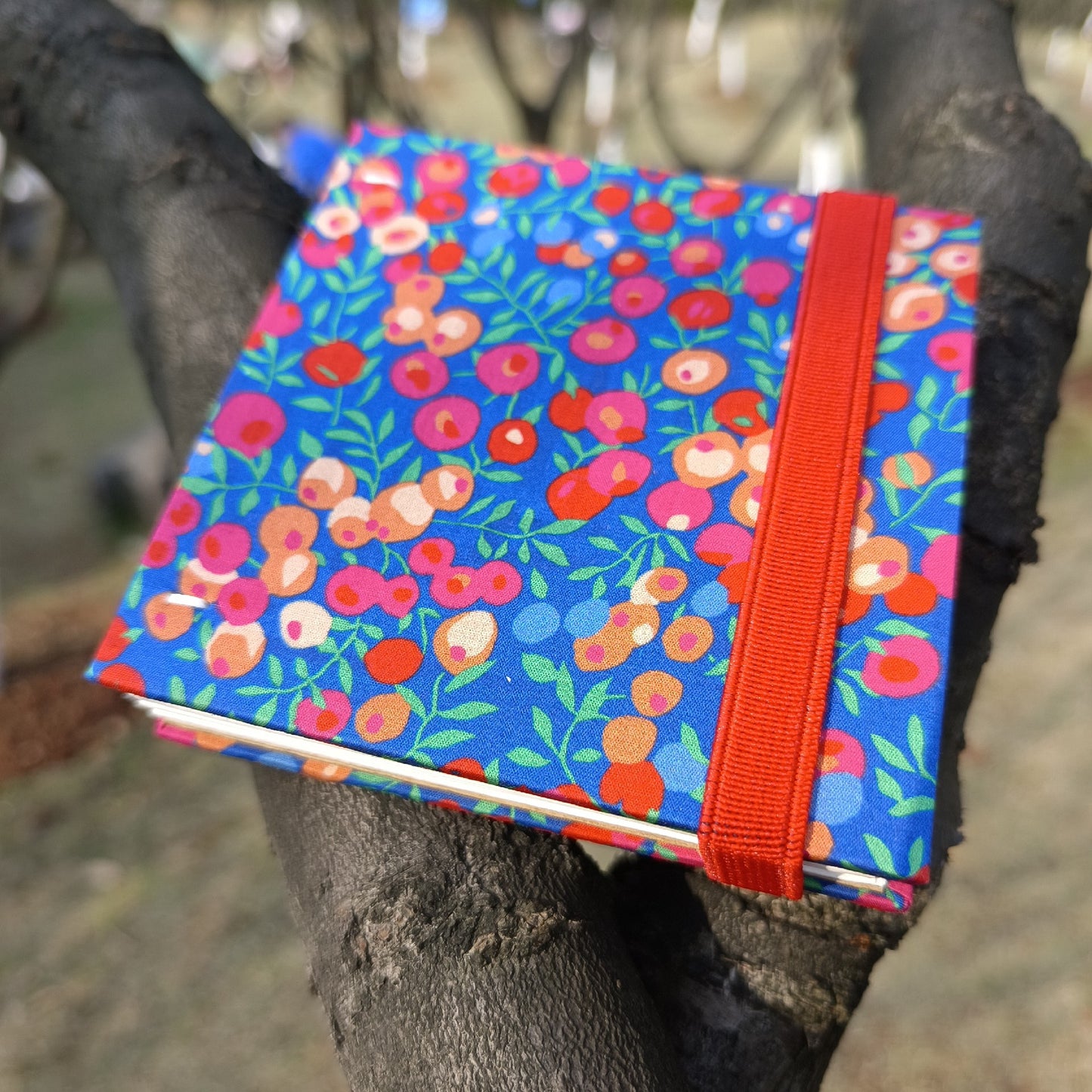 Handmade Watercolor Sketchbook 9cm Square 300gsm Semi-Cotton Paper Exposed Spine Binding