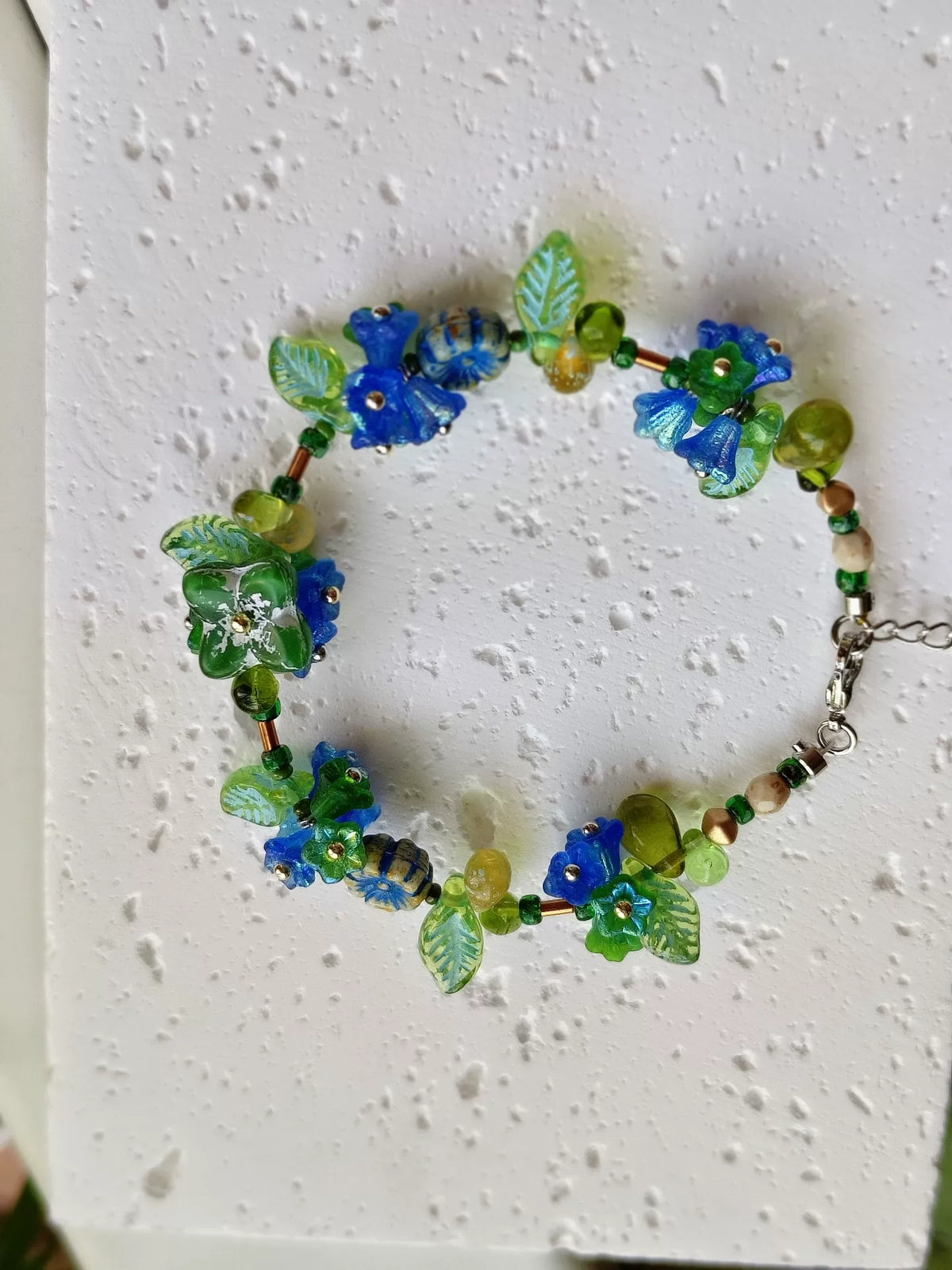 Blauwe hortensia-armband van Tsjechische glaskralen