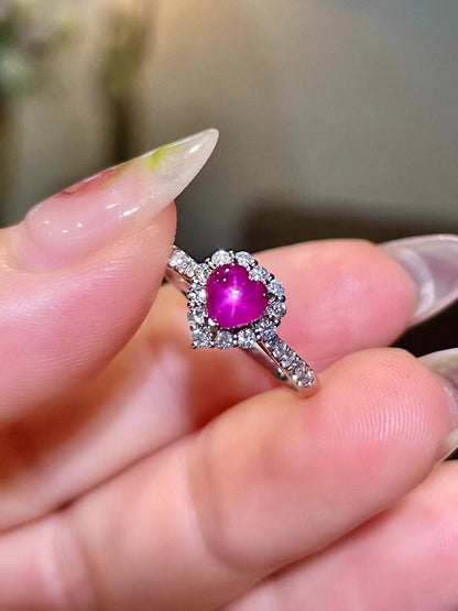 18K Gold Ring with 0.82ct Heart Cabochon Ruby and Cat's Eye Effect