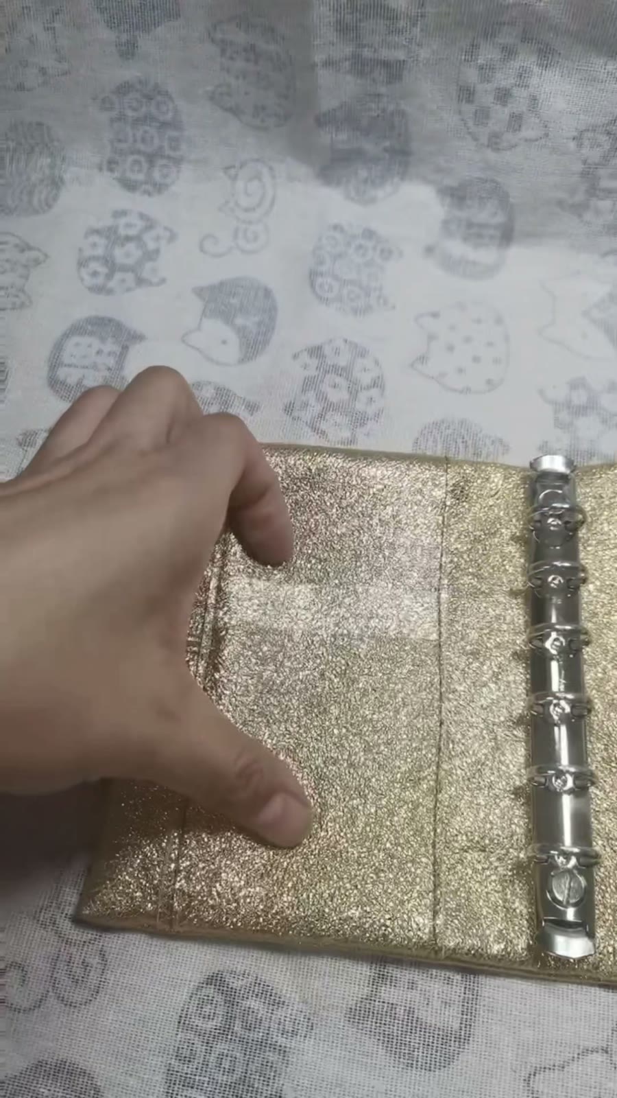 Funda para Agenda A7 en Piel de Cordero Dorado Metálico con Seis Anillos