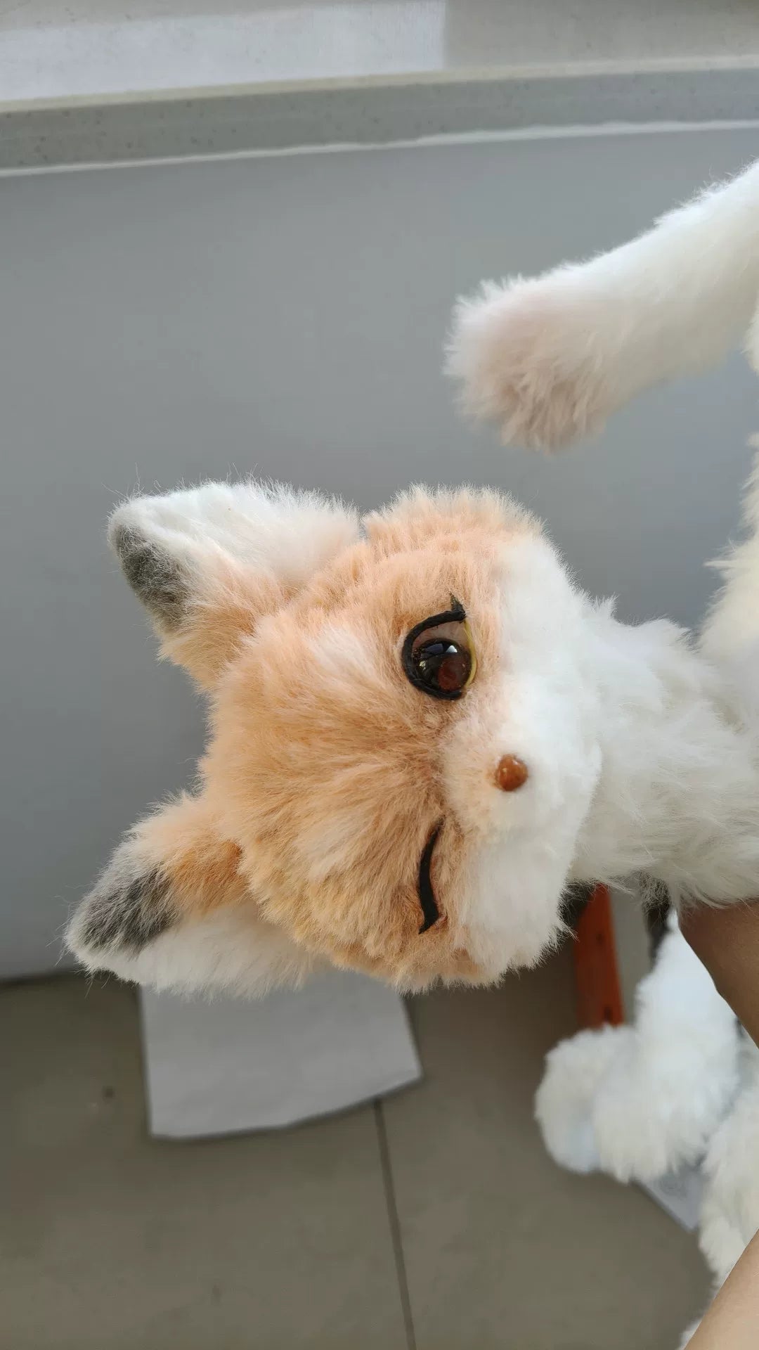 Handgefertigte Plüschuchsfigur Guangling Wang