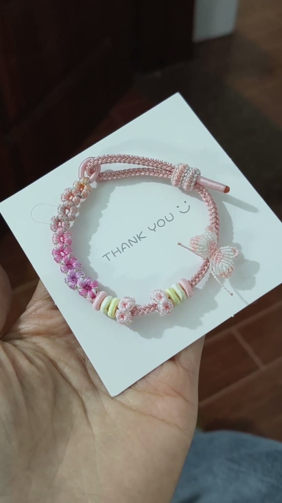 ハンドメイド ピンクグラデーション 編みコードブレスレット
