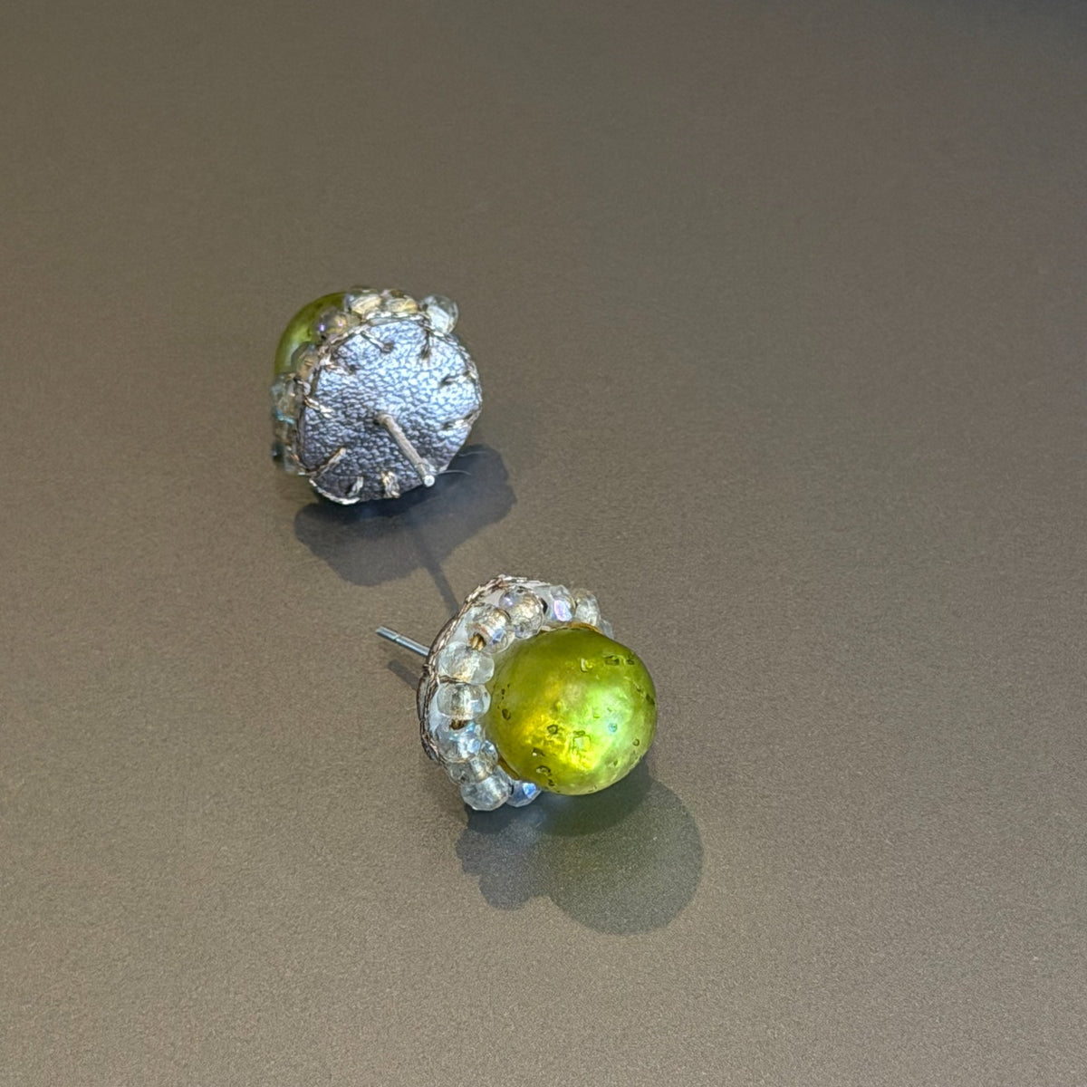 Groene katogenkraal oorbellen