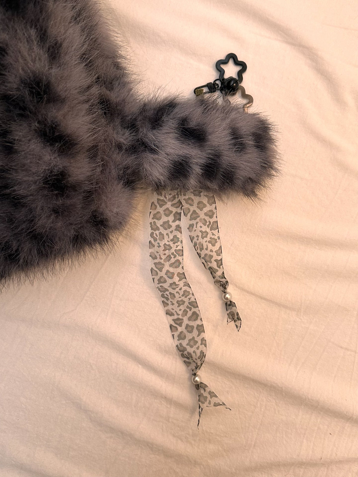 Tote-väska i konstpäls med leopardprint