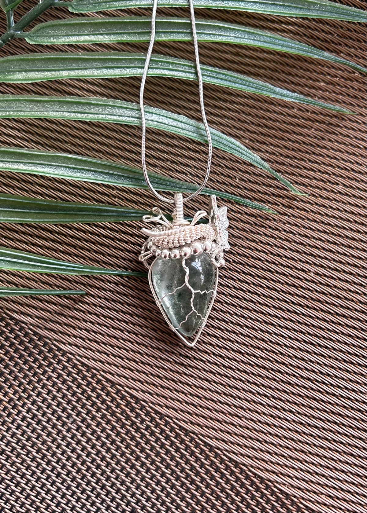 Collier pendent quartz fantôme vert