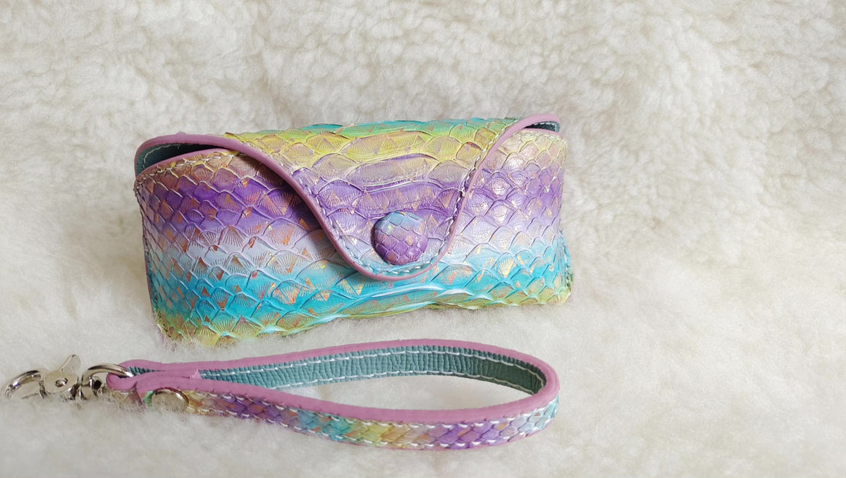Astuccio per occhiali in pelle a scaglie di drago arcobaleno