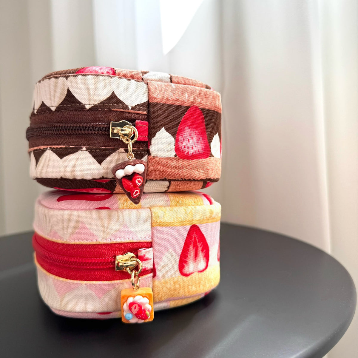 Bolsa com fecho de tecido japonês em forma de bolo de morango