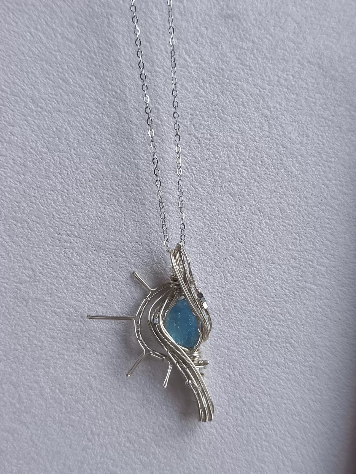 Collana con Acquamarina avvolta nel filo