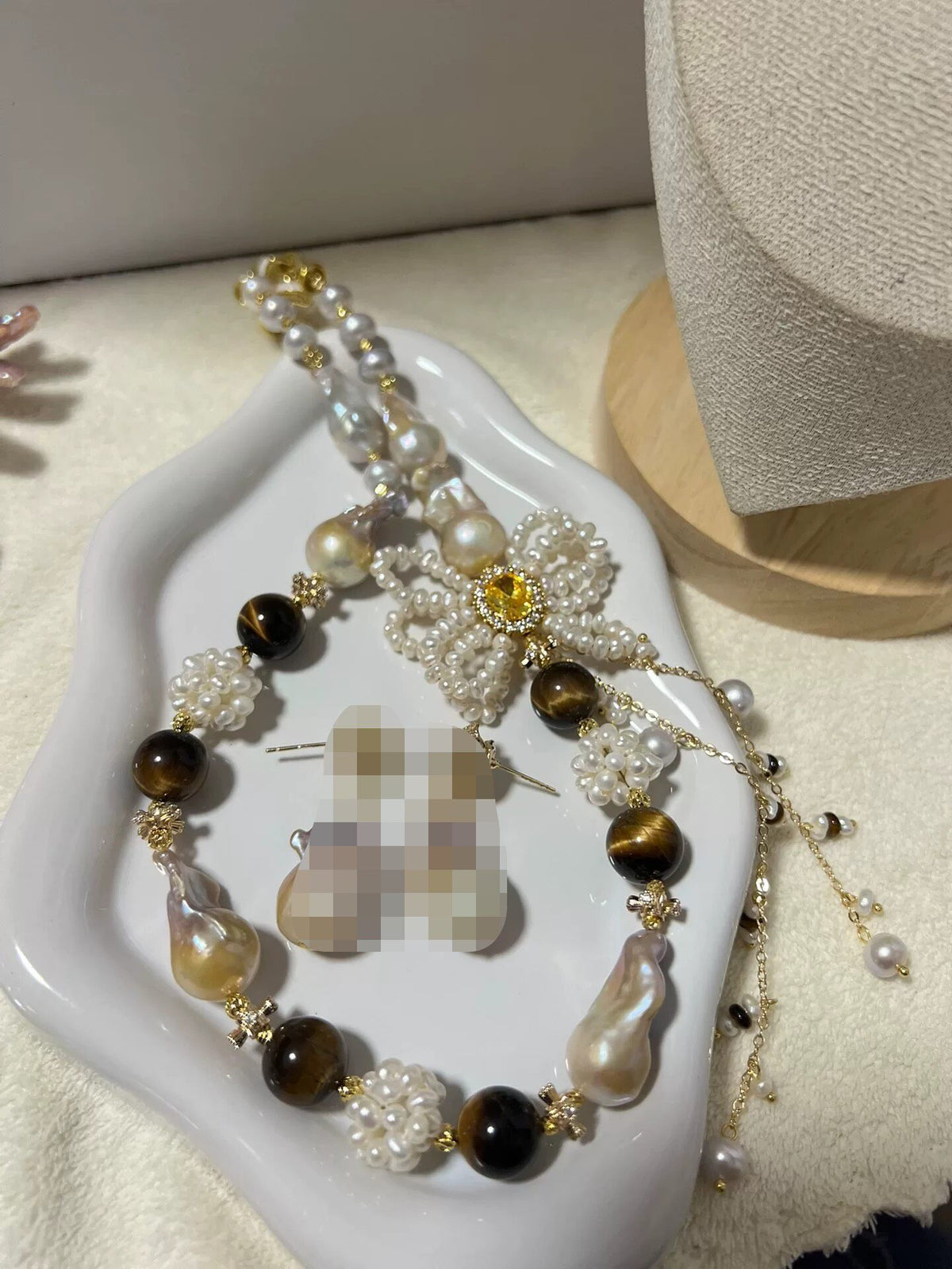 Baroque Pearl Tiger Eye Design Necklace